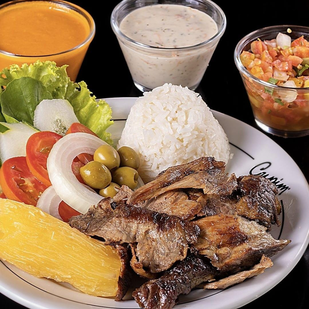 Um prato completo e cheio de sabor! Cupim assado lentamente até ficar suculento com aquela casquinha dourada irresistível, acompanhado de arroz, mandioca, farofa e vinagrete, alem de 1 Coca Cola 200ml.