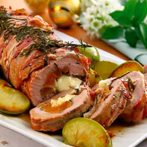 Lombo bovino suculento, recheado com calabresa, queijo, cenoura, pimentão, cebola e assado no ponto certo. Uma combinação irresistível de sabor, maciez e tempero caseiro para deixar sua refeição ainda mais especial. Cortesia da casa: farofa e vinagrete, quando disponíveis.