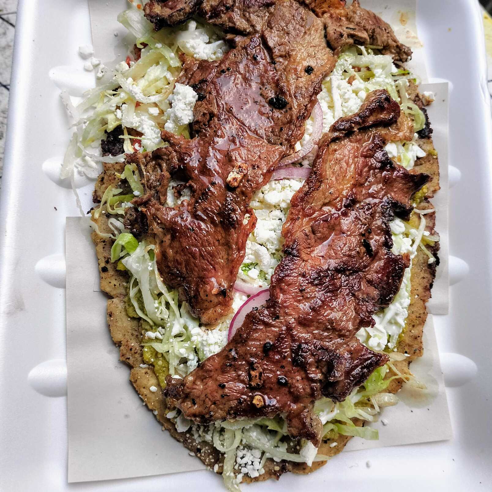 Huarache con Bisteck de Res.