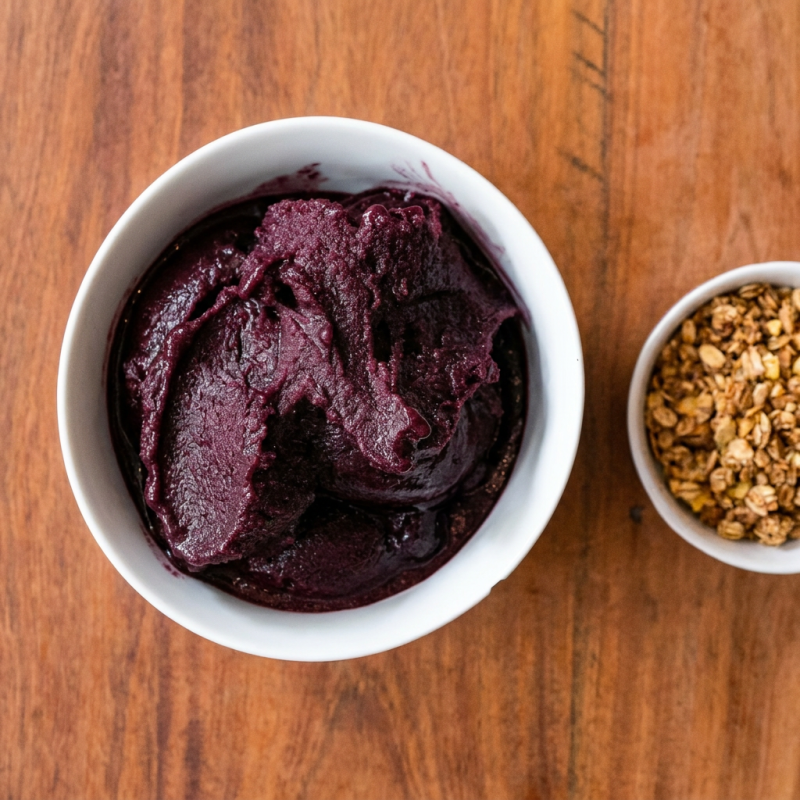 Delicie-se com a nossa Tigela de Açaí Puro Tradicional Premium uma opção perfeita para os amantes de açaí! Com 300ml de um açaí cremoso e de alta qualidade, livre de cristais de gelo, esse prato é a combinação perfeita de sabor e frescor. Além disso, ele vem acompanhado de 02 adicionais de sua escolha, permitindo que você personalize-o ao seu gosto. Leve para casa a melhor experiência do autêntico açaí, e transforme seu Dia em uma ocasião especial com a nossa Tigela de Açaí Tradicional Premium!
Complementos separados.
