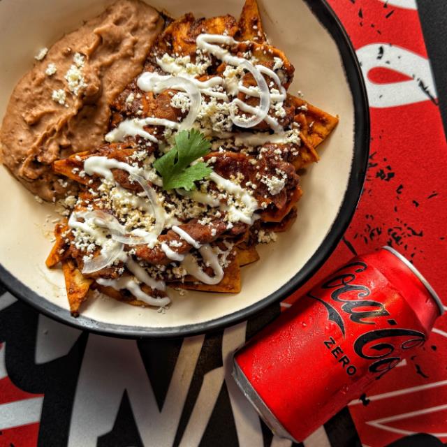 CHILAQUILES + BEBIDA