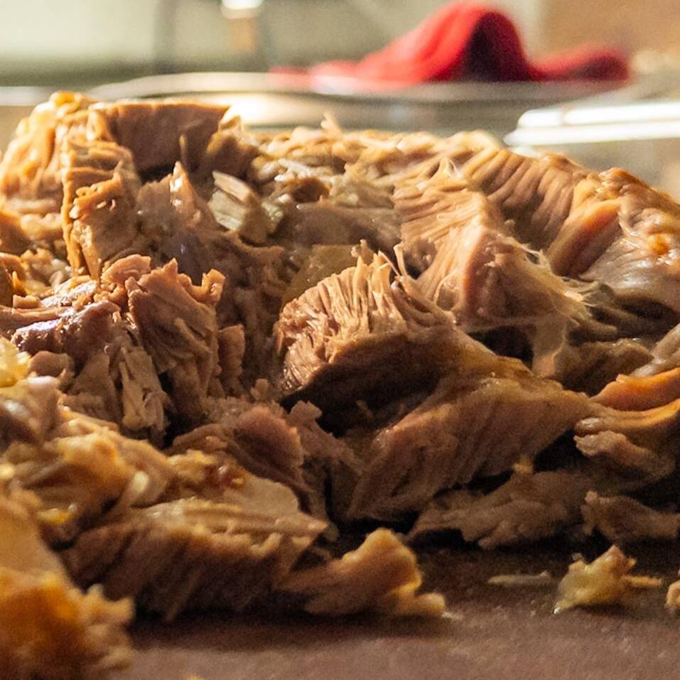 1/2K de Birria de Res + Consomé + Agua de Sabor