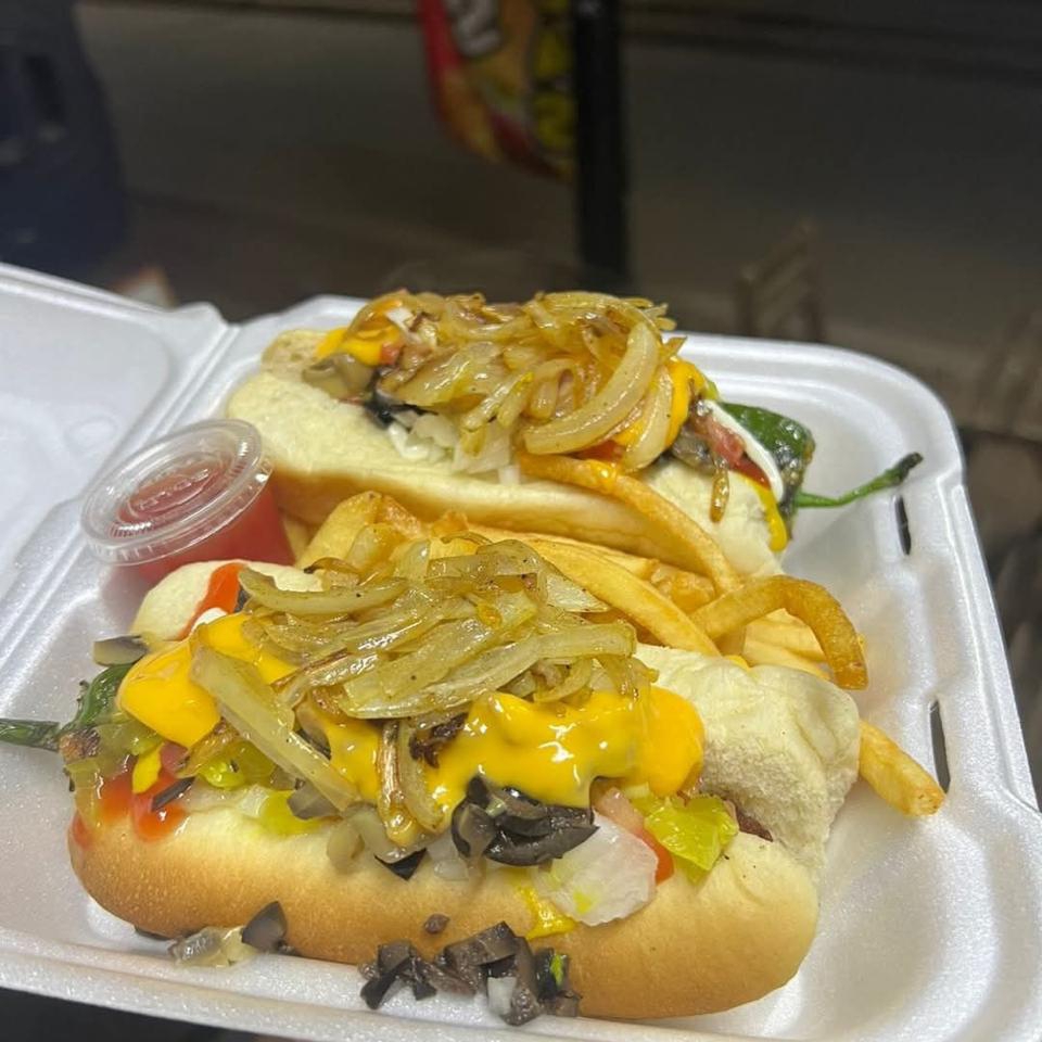 Combo - Pareja (HotDogs + Bebida + Acompañante)