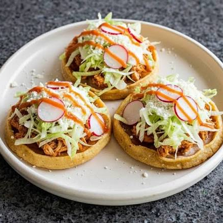 Sopes Normal o con Guiso