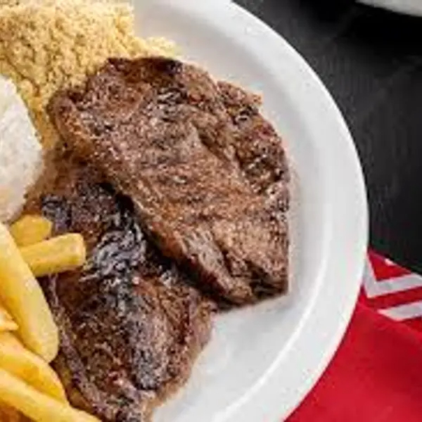 Bife de filé mignon acebolado, acompanha arroz, feijão, farofa, salada, fritas ou legumes.