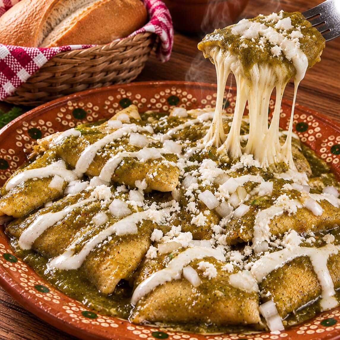Chilaquiles Rellenos de Queso