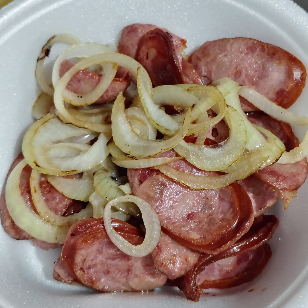 Acompanha linguiça calabresa acebolada 250g ( atenção)
