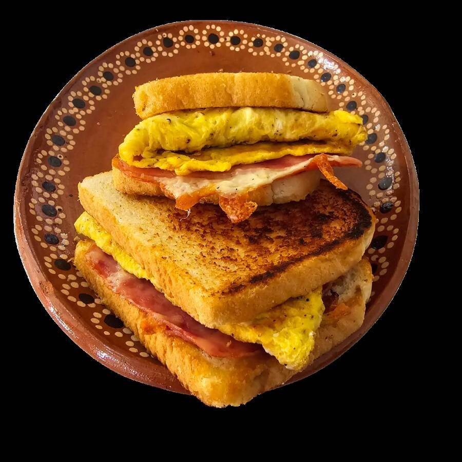 SANDWICH DE HUEVO, QUESO & JAMON