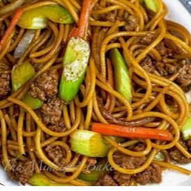 Tallarines con Carne de Res