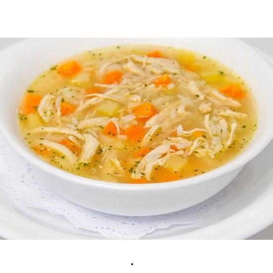 Canja super cremosa com frango desfiado, cenoura e arroz. Feita com tempero caseiro!"