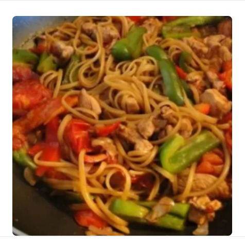 Fetuccini al Wok de Pollo