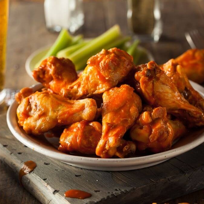 Alitas Mango Habanero 6 Pz y Papitas