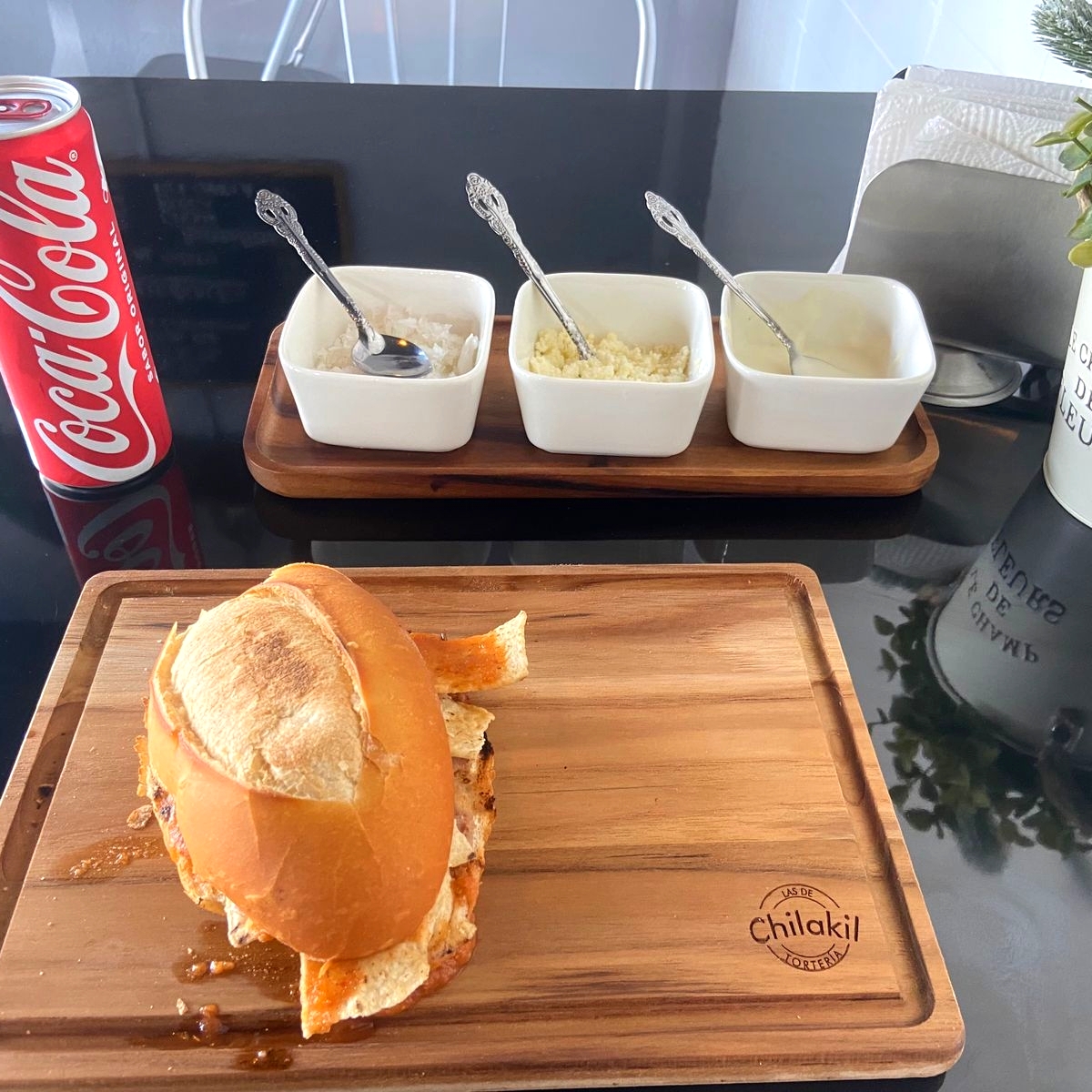 Torta de Chilaquiles Con Pollo Al Ajo O Al Rub