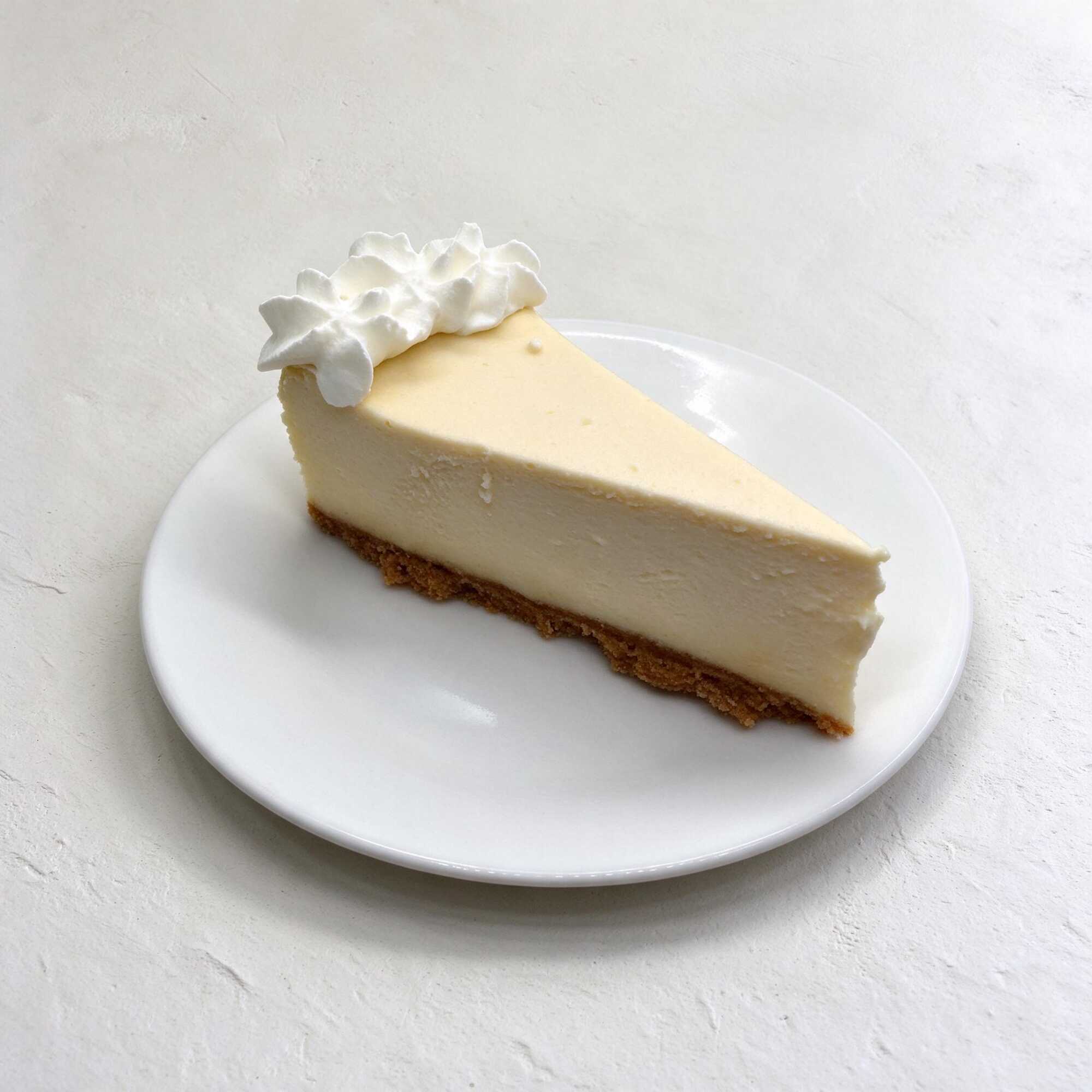 Pastel de Queso con Chantilly