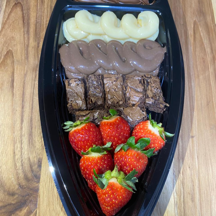 Uma versão do copo agora em barca, maior e você pode montar do seu gosto com os seus ingredientes favoritos.