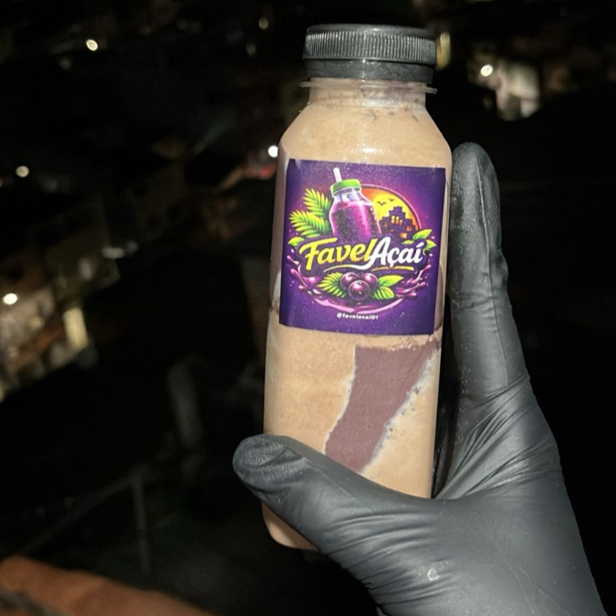 A cremosidade do Favelaçai com a crocância irresistível do Ovomaltine. Uma explosão de texturas!