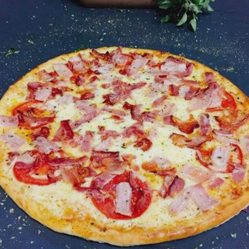 molho, mussarela , tomate , bacon e oregano