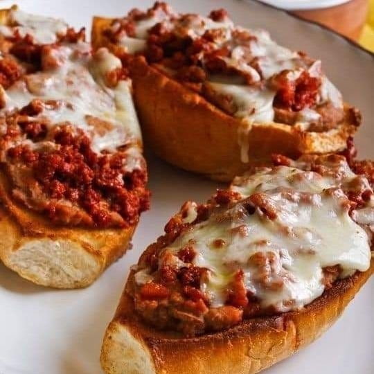 Molletes con Jamón..