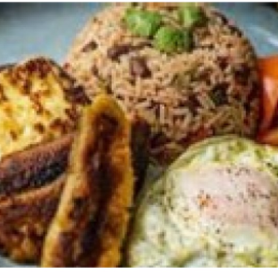 Desayuno Tradic.: Gallo Pinto, Huevo, Maduro y Pan