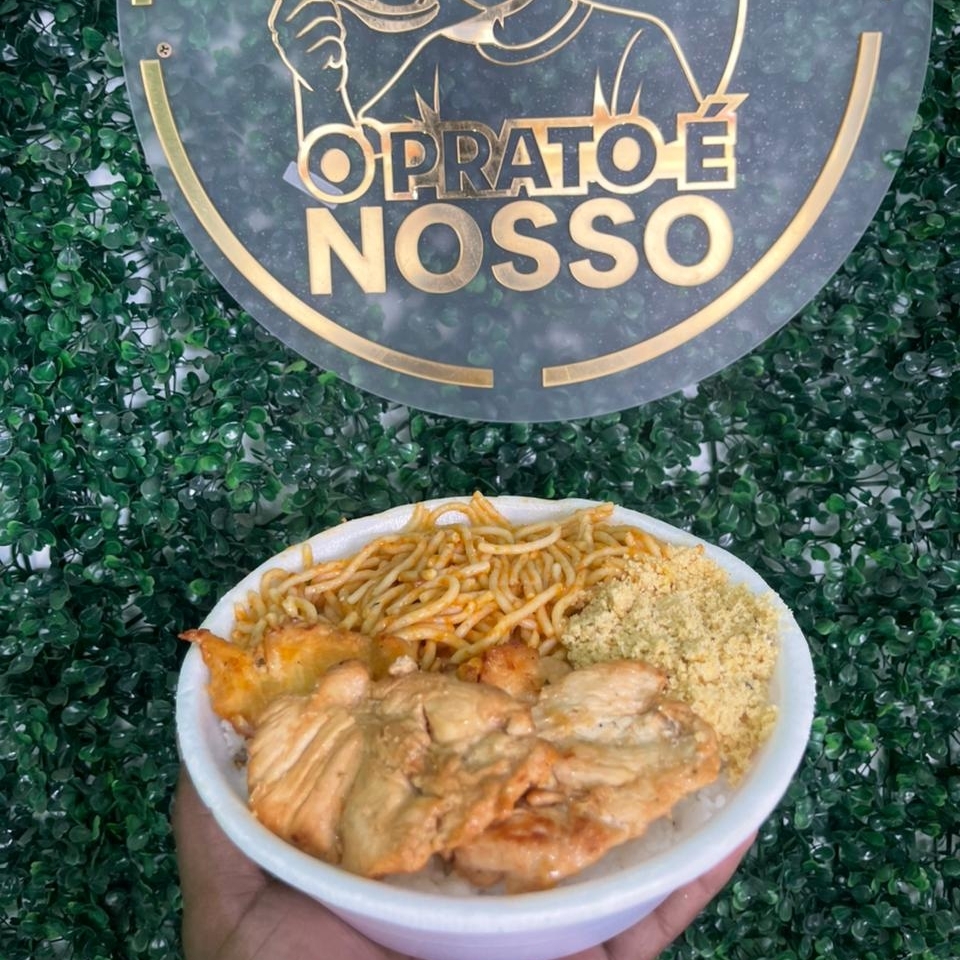 Arroz,Feijão,macarrão e farofa.