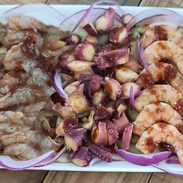 1/2 Aguachile Tercia Camarón Crudo, Cocido y Pulpo
