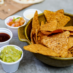 Combo Totopos con Salsa y Guacamole + Limonada.