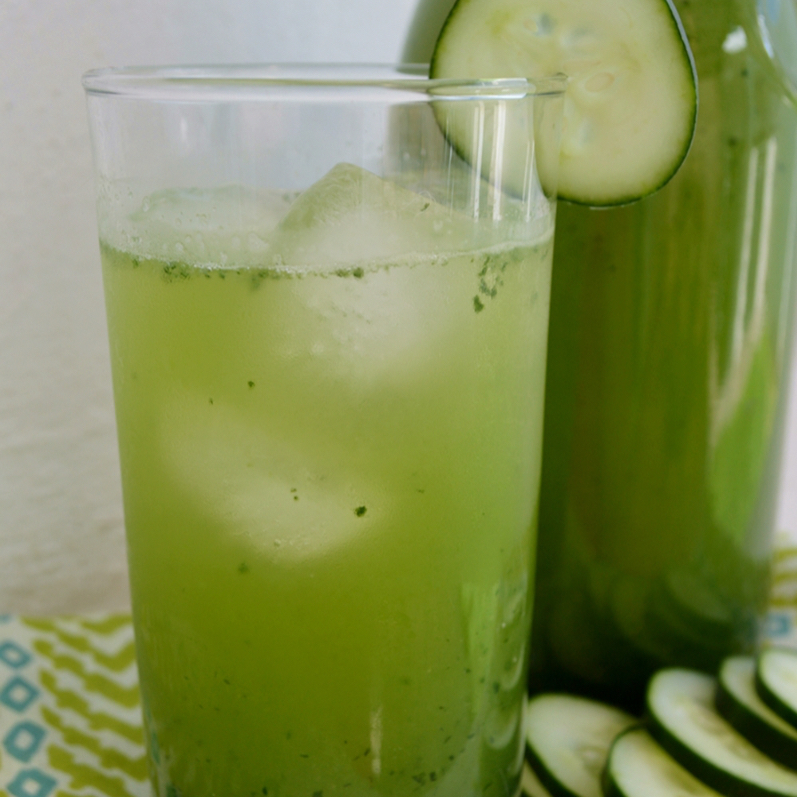 Agua Pepino con limon