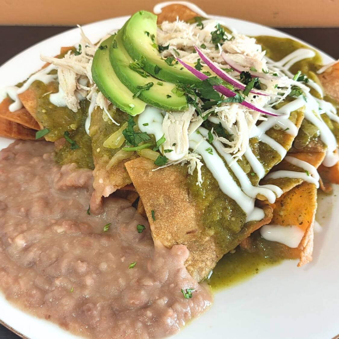 Chilaquiles con Pollo o Huevo