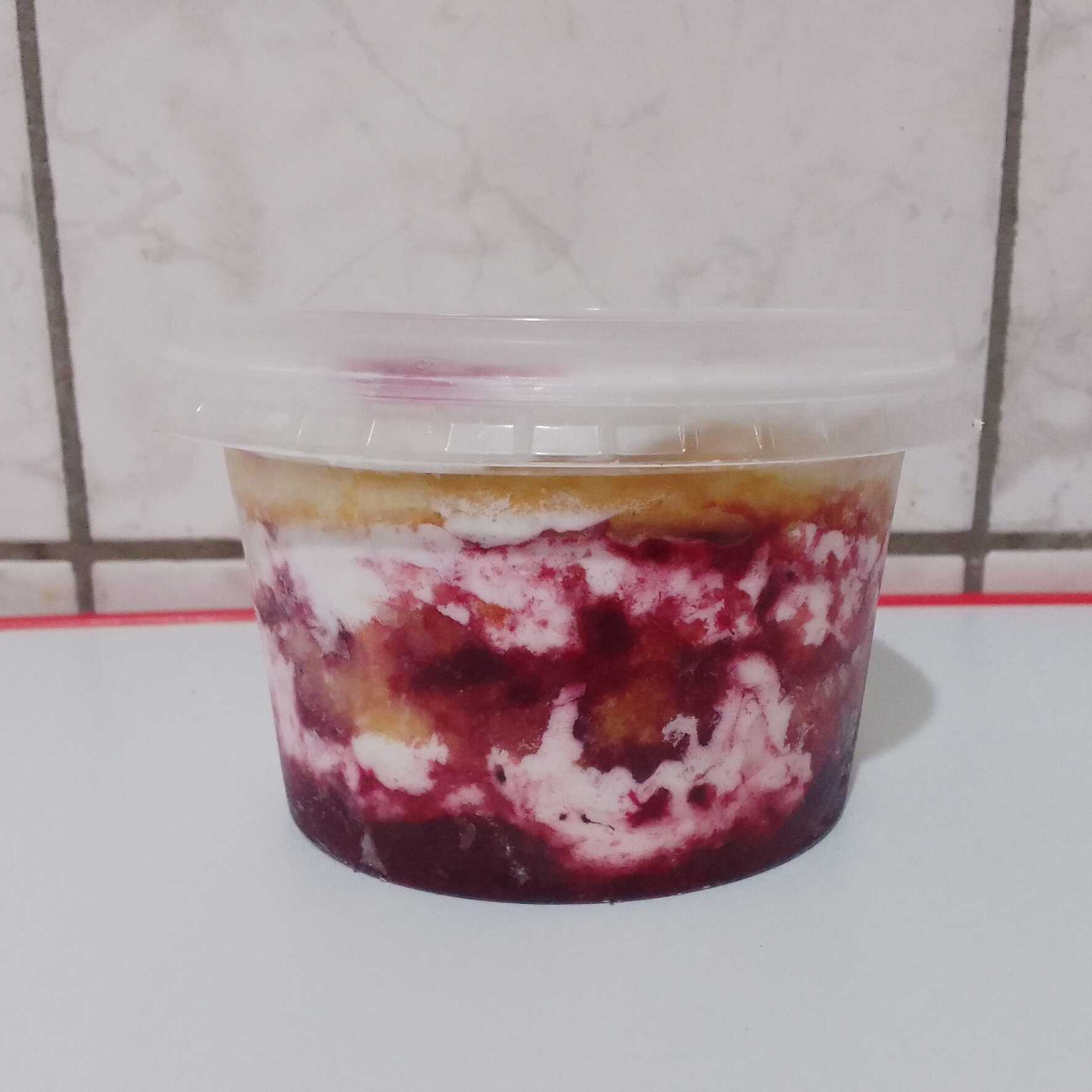 Frutas vermelhas com leite ninho