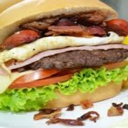 Hambúrguer artesanal, frango grelhado, bacon, calabresa, ovo, maionese, alface, tomate, milho, queijo e presunto