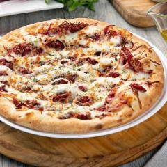 Queijo muçarela, carne seca, Catupiry, cebola e orégano 8 Fatias.