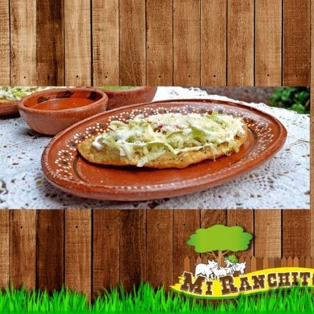 Gordita Frijol Queso Oaxaca en Comal