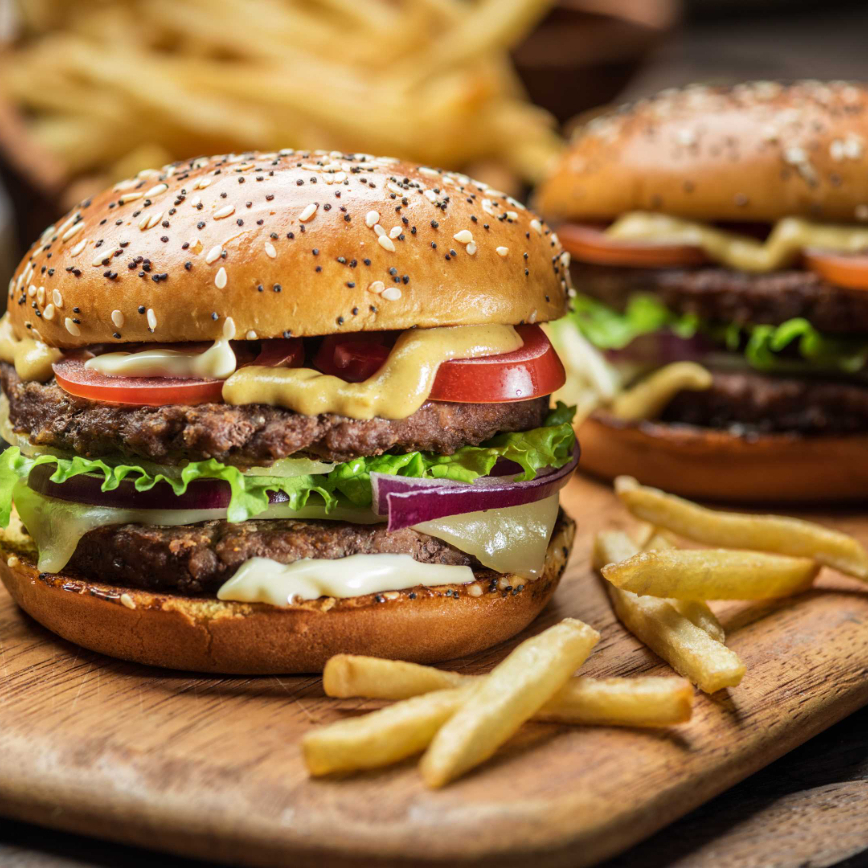 Pão Bola, Carne, Bacon, Queijo, Salada e Batata Palha