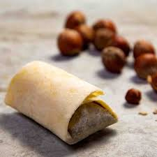 TORTILHA DE TRIGO DE 30 CENTÍMETROS RECHEADA DE CREME DE AVELÃ.