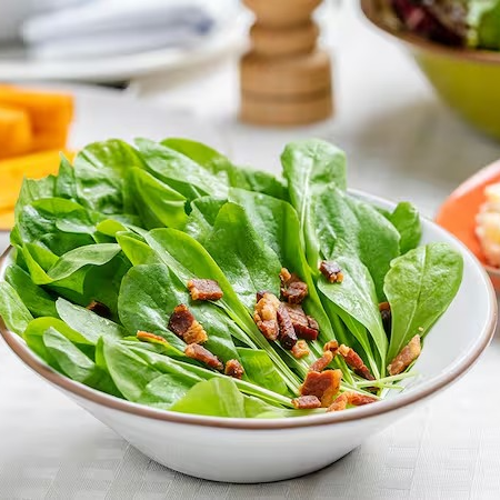 Folhinhas frescas e macias acompanhadas de bacon crocante!