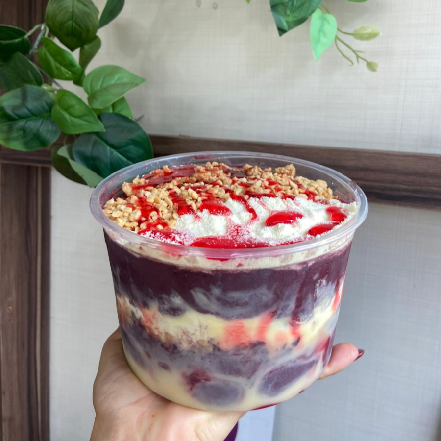 Delicioso açaí com saborosos acompanhamentos. Monte seu açaí do seu jeito! obs. Não Enviamos Itens Separados.