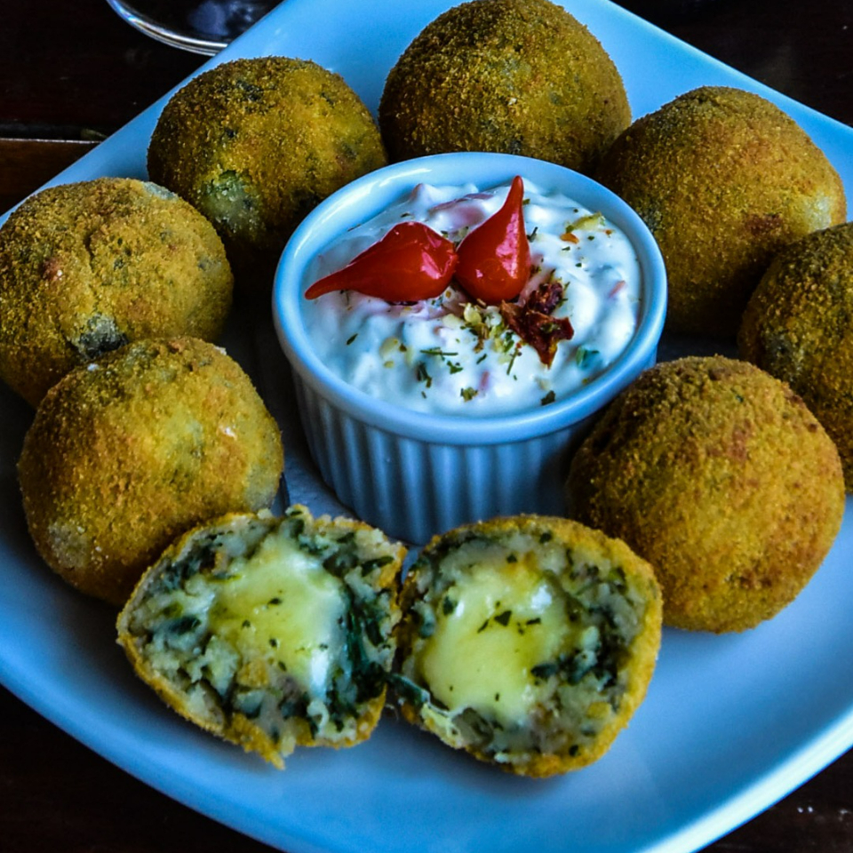 espinafre, abobrinha italiana, gorgonzola e mussarela: uma combinação extraordinária 8 unidades