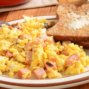 Huevos con salchicha