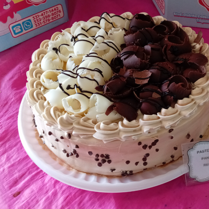 Pastel tres leches Moka