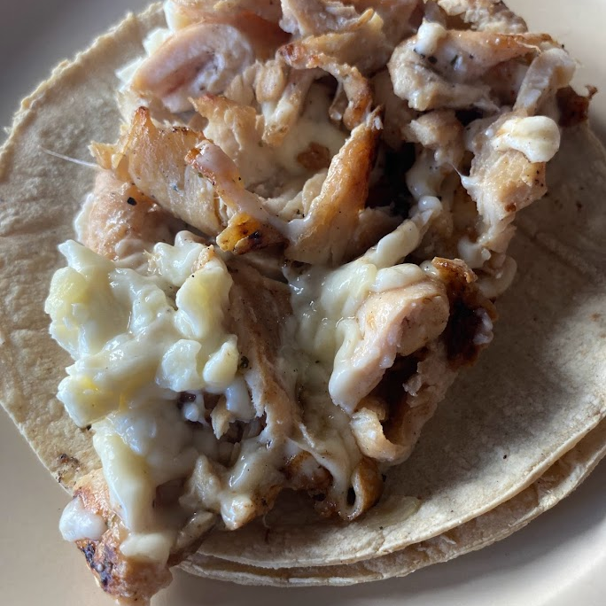 Taco de Pollo con Queso