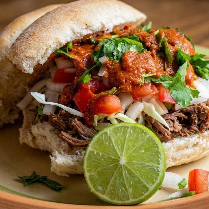 Lonche de Barbacoa de Res