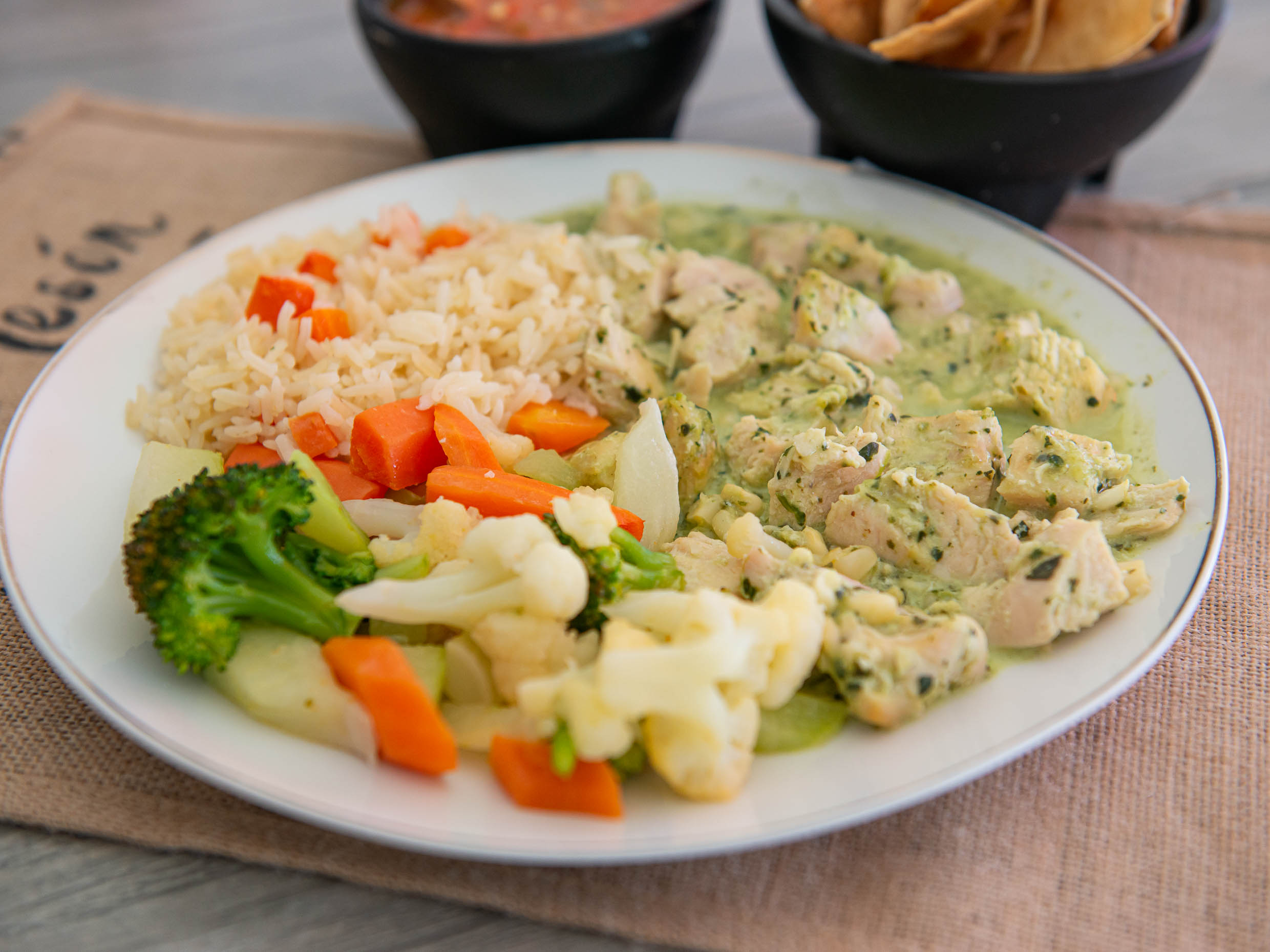 Pollo en Crema Poblana y Elote