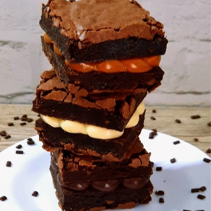 Monte seu kit com 4 dos nossos verdadeiros sanduíches de brownie (160g cada). Massa na medida certa e recheio generoso. Escolha seus sabores favoritos e garanta a sobremesa da família no precinho