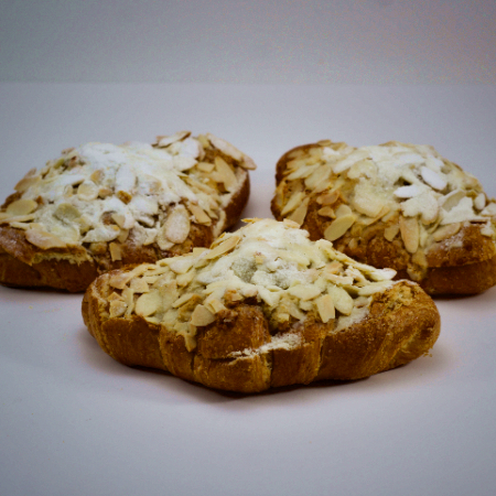 Cuernito de Almendras y Crema