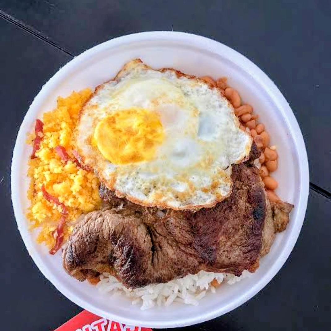 Arroz, feijao, bife e ovo frito.
Opcional: Salada, Macarrão, Farofa - Gratis