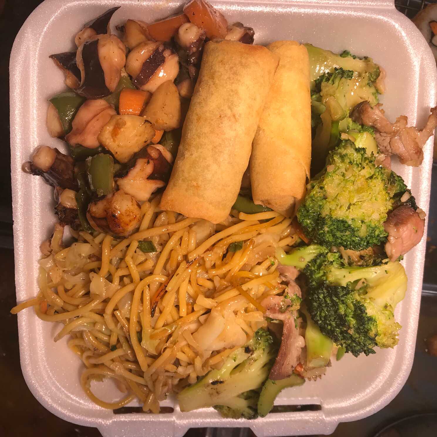 Tallarín, Rollitos, Calamar y Verduras