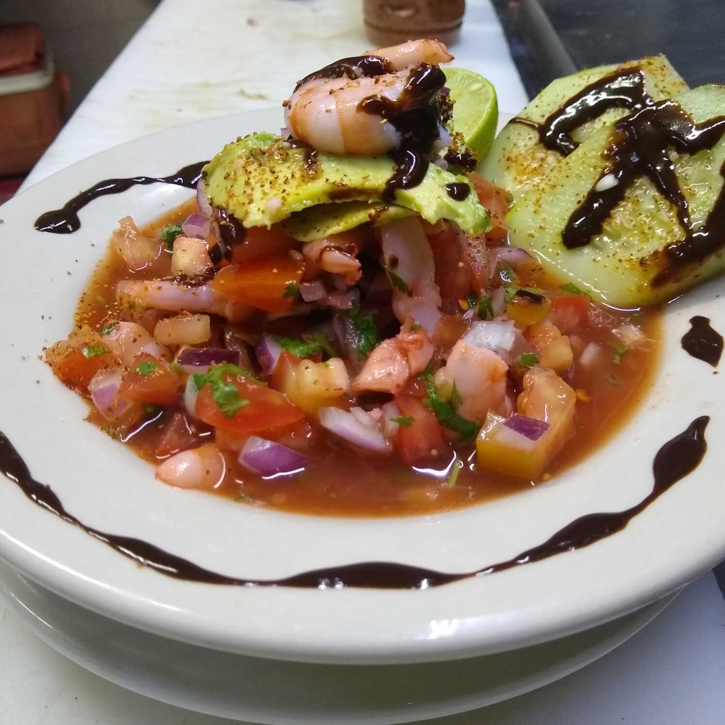 1 Tostada Ceviche de Camarón + Bebida.