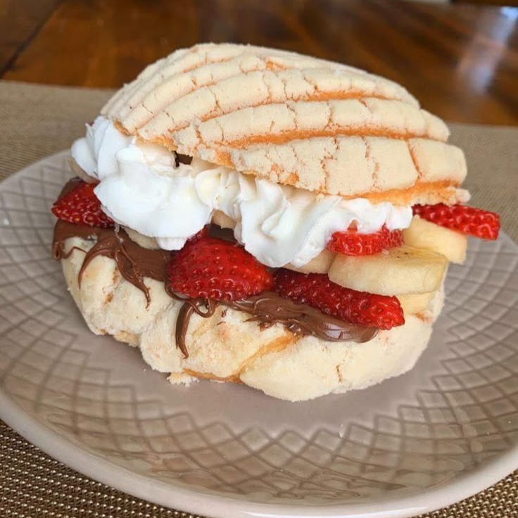 Conchita rellena de Nutella y Fresas
