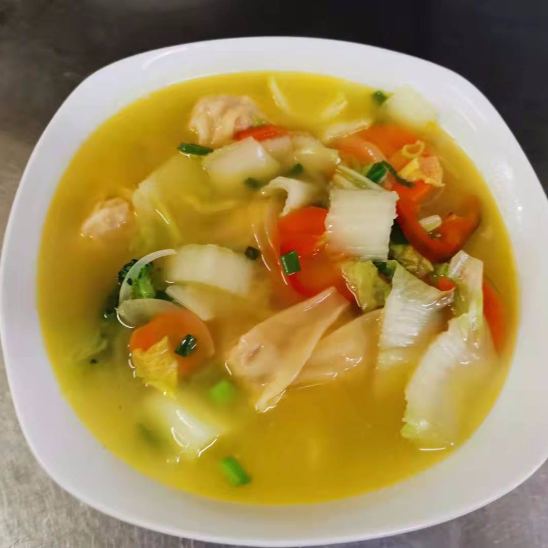 Sopa de wantan con pollo