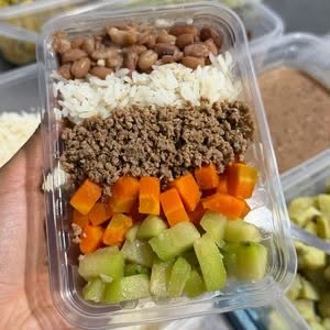 arroz, feijão carioca, carne moida, chuchu e cenoura